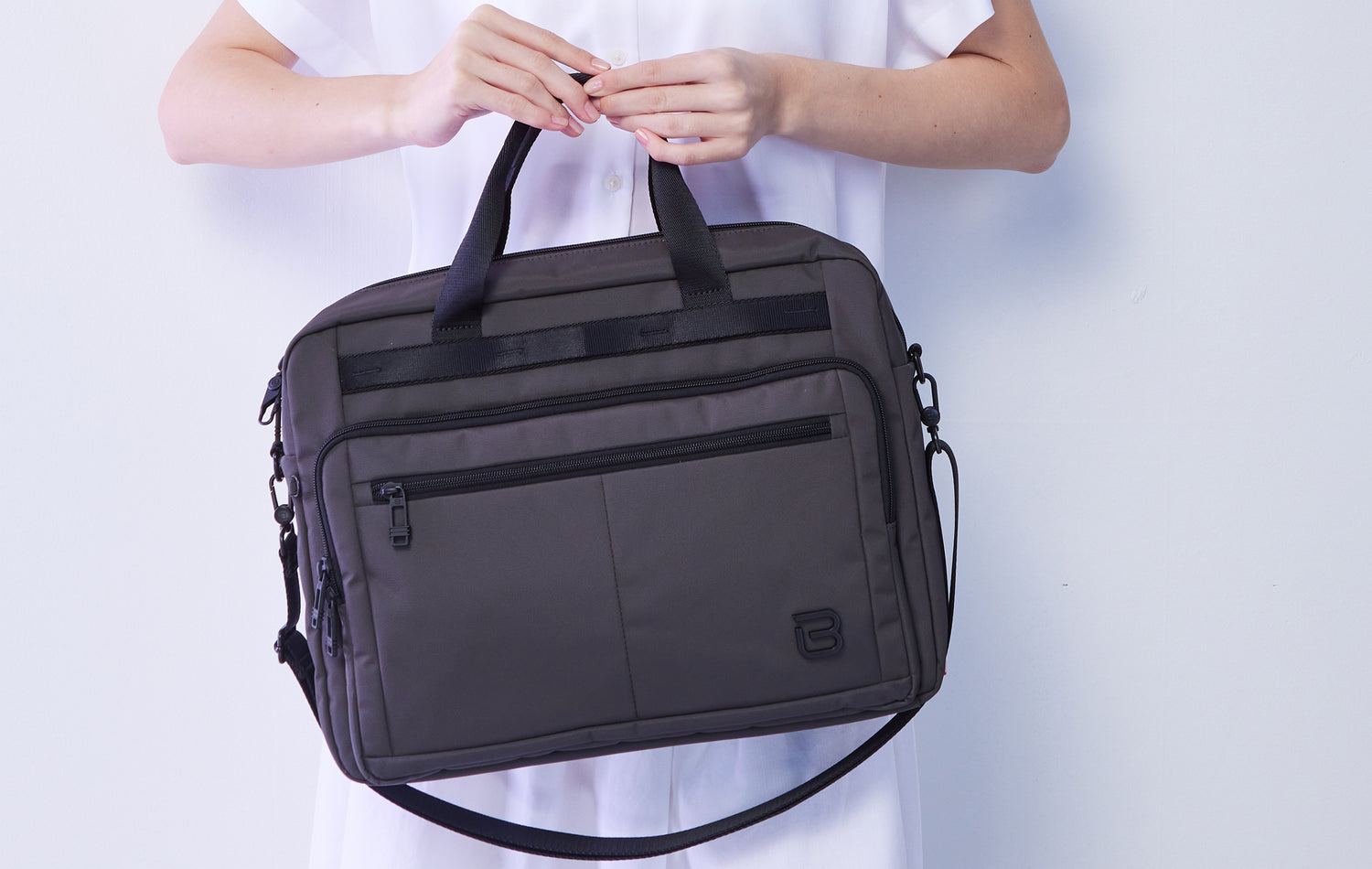 BAPC2302-600 Resolve Grey Laptop Bag Model