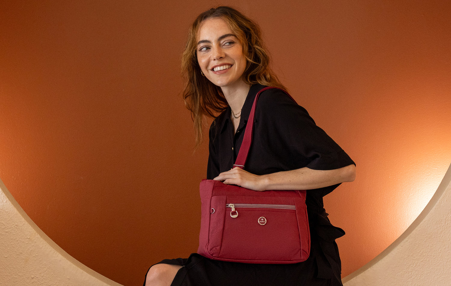 BFY2507-214 Glimmer Dark Red Satchel Model Crossbody Sitting