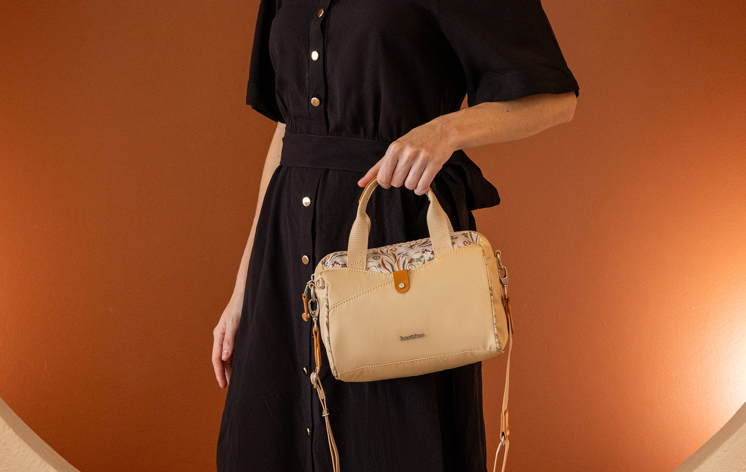 BNUFL2401-956 Encore Golden Bloom Satchel Model Carrying