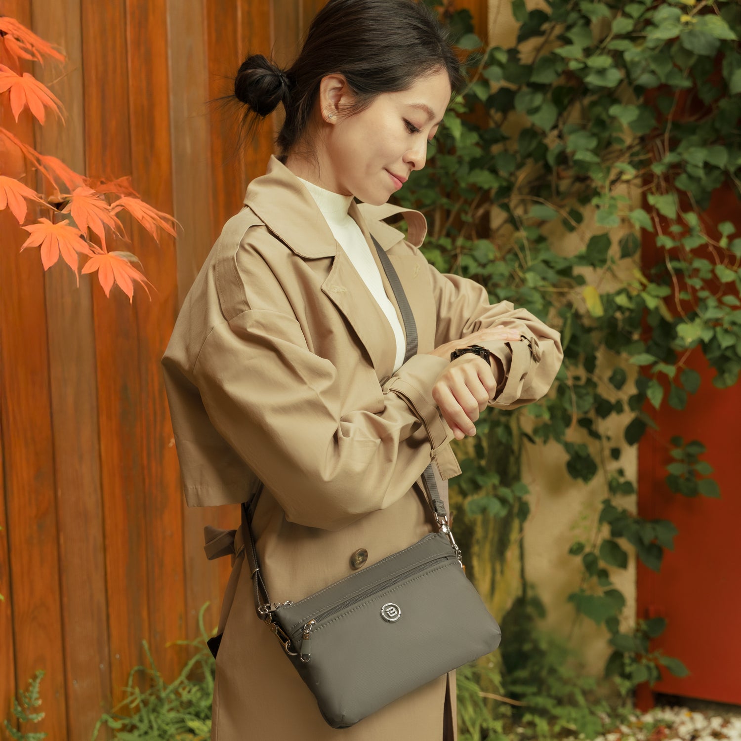 BNUZ2314R1-6C9 Lore Mystery Gray Crossbody Model