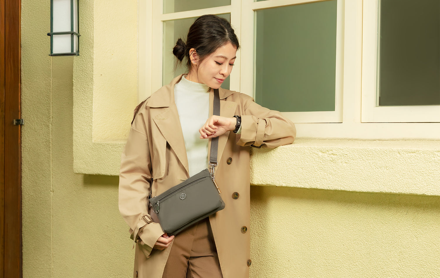 BNUZ2314R1-6C9 Lore Mystery Gray Crossbody Model