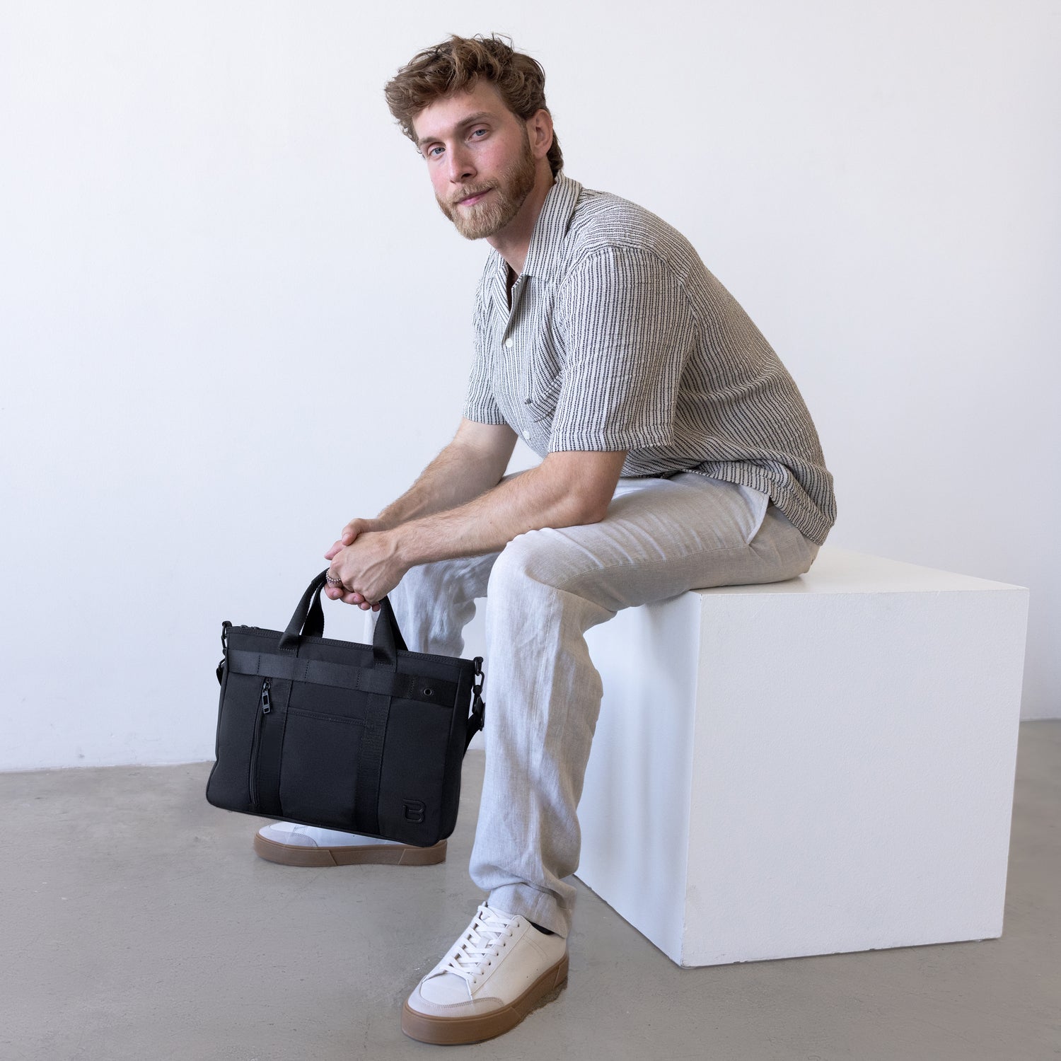 BTT2501-100 Traverse Pro-01 Black Satchel Model