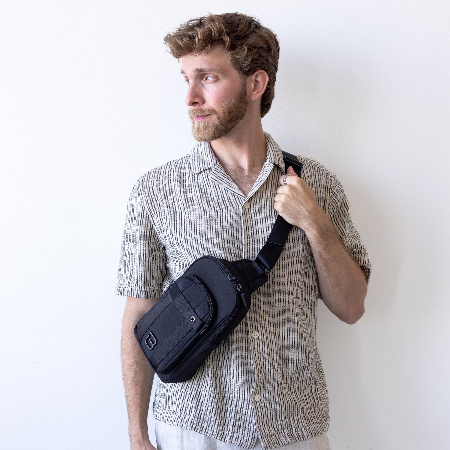 BTT2504-100 Traverse Pro-04 Black Sling Bag Model