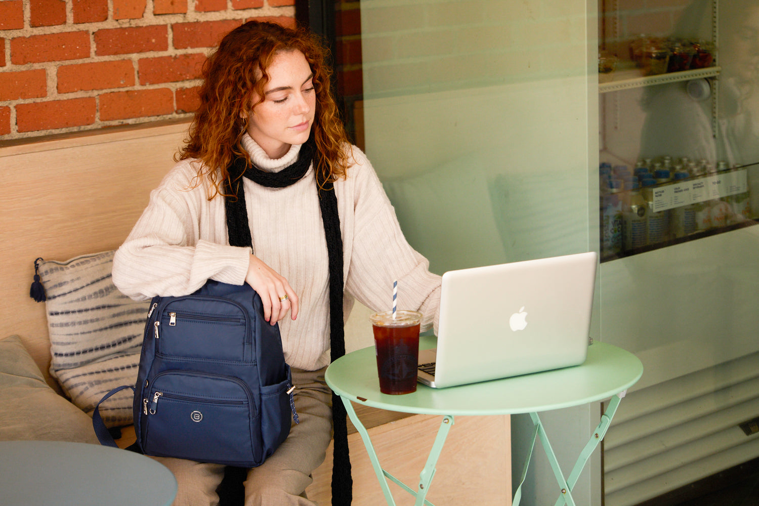BNUZ170R1-3D2 Aileen Backpack Model Laptop